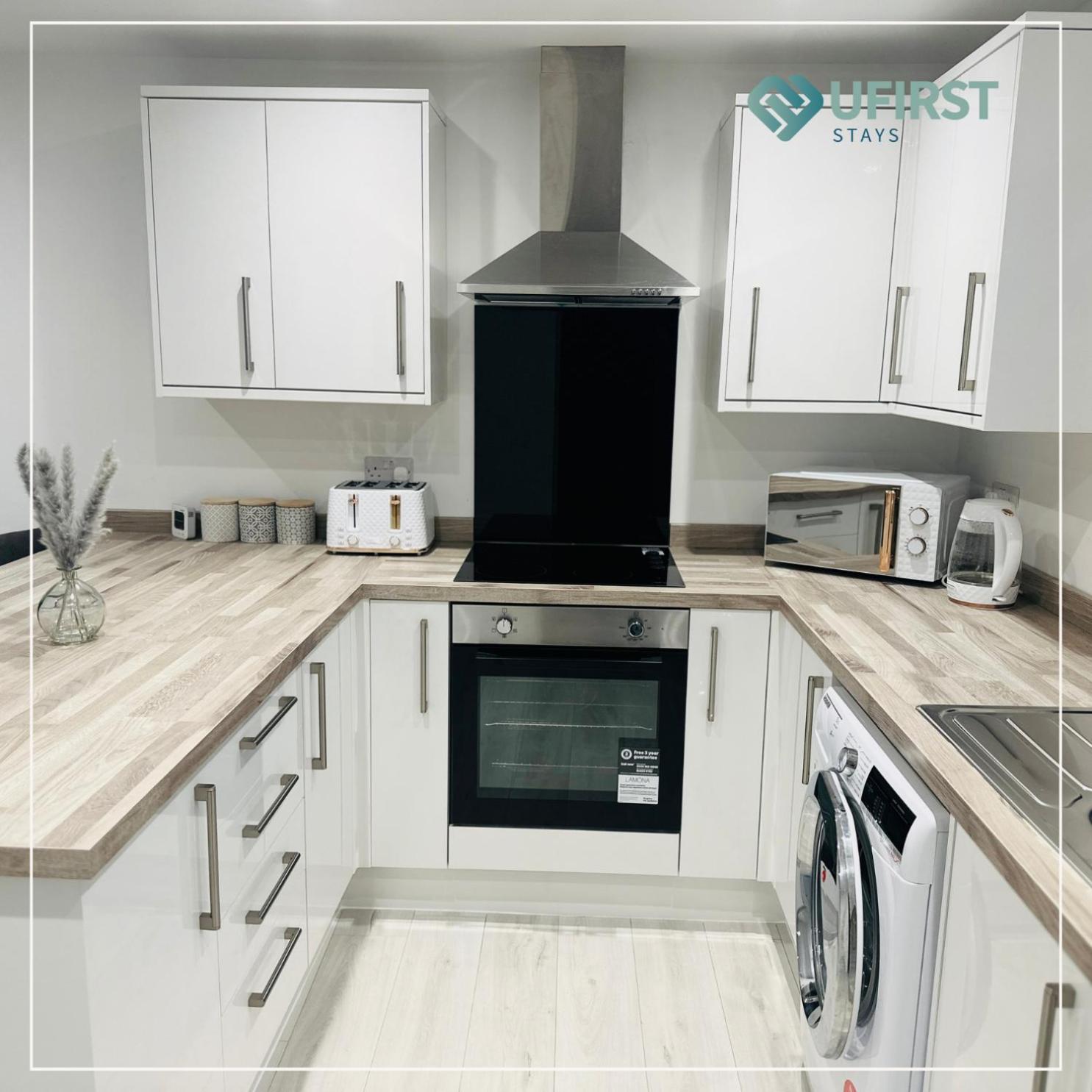 Tastefully Decorated 4 Bed In Gedling - Near Colwick Country Park, Victoria Retail Park, Centre & Racecourse Apartment Nottingham