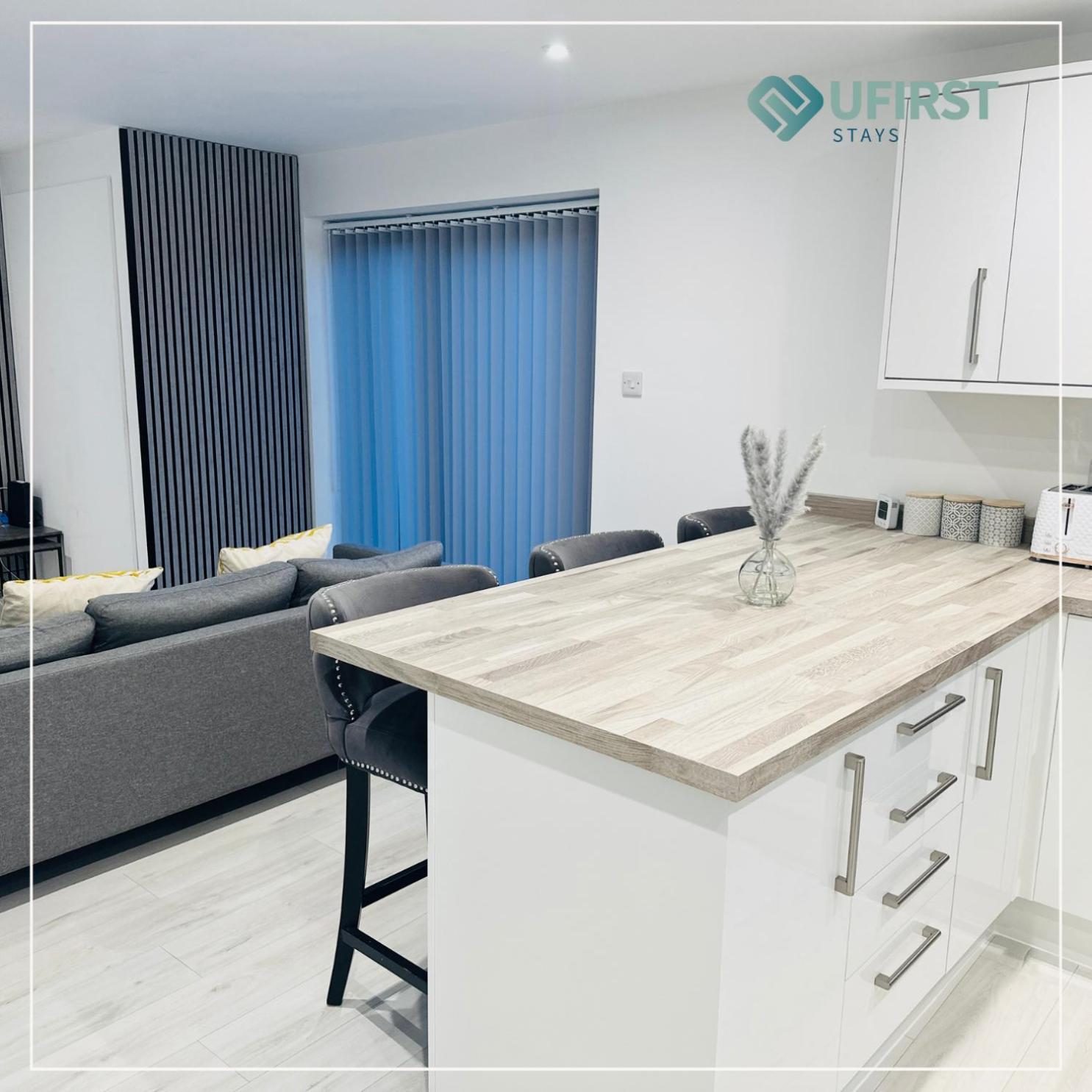 Tastefully Decorated 4 Bed In Gedling - Near Colwick Country Park, Victoria Retail Park, Centre & Racecourse