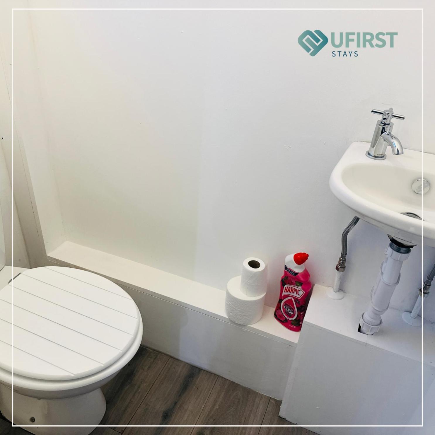 Apartment Tastefully Decorated 4 Bed In Gedling - Near Colwick Country Park, Victoria Retail Park, Centre & Racecourse Nottingham
