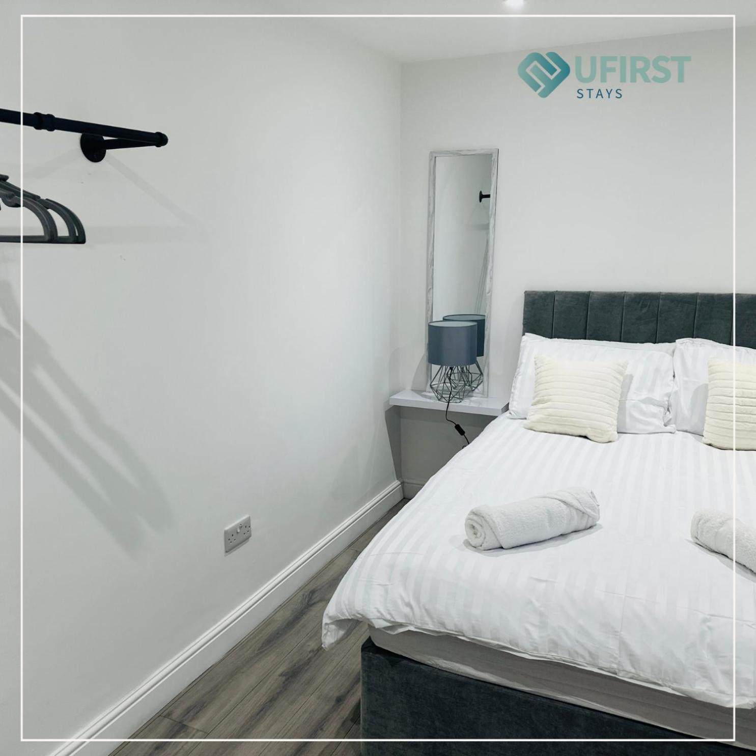 Apartment Tastefully Decorated 4 Bed In Gedling - Near Colwick Country Park, Victoria Retail Park, Centre & Racecourse Nottingham